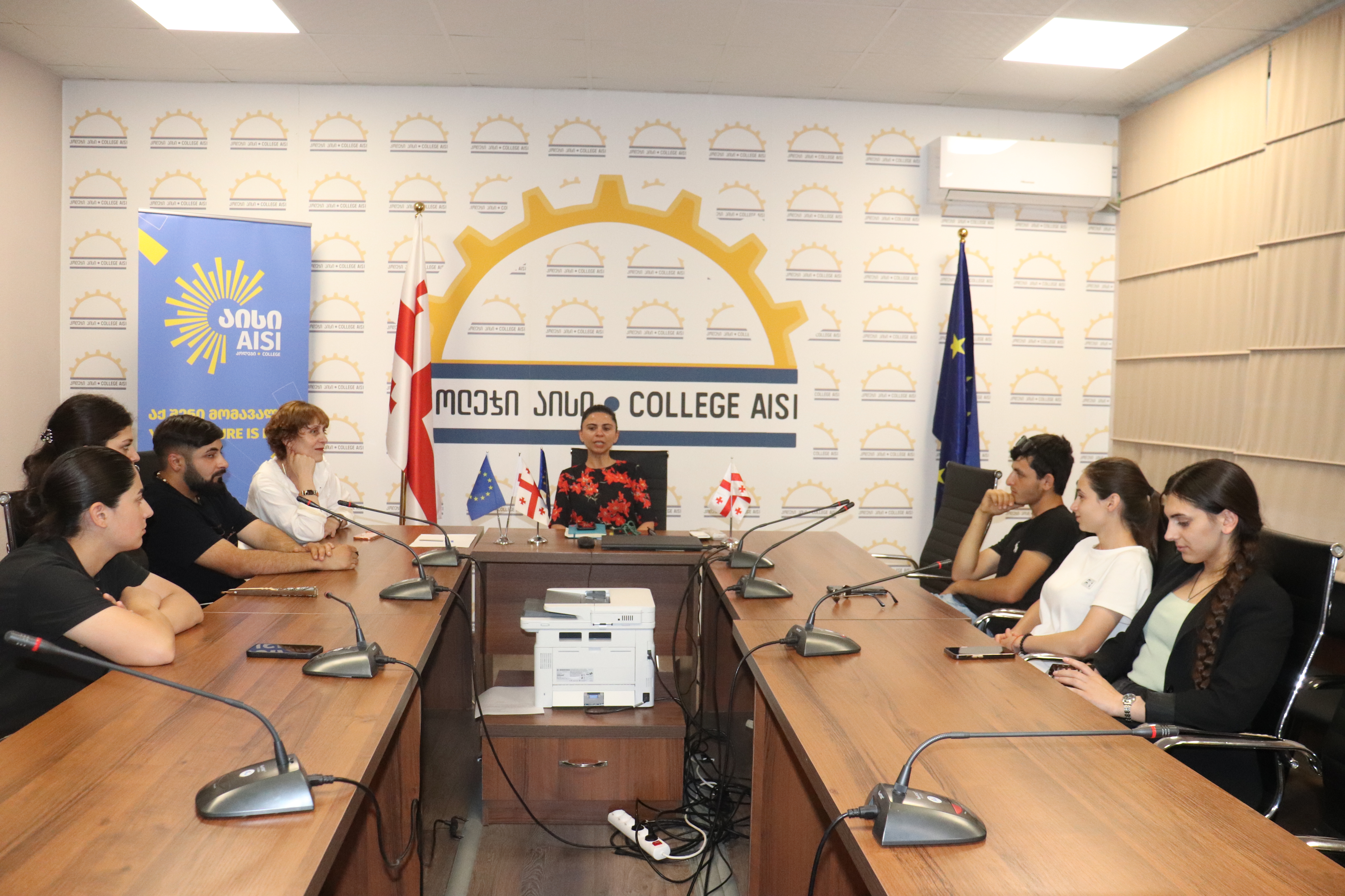 სტუდენტთა დასაქმების ხელშეწყობის მიზნით კოლეჯში „აისი“ საინფორმაციო შეხვედრა გაიმართა