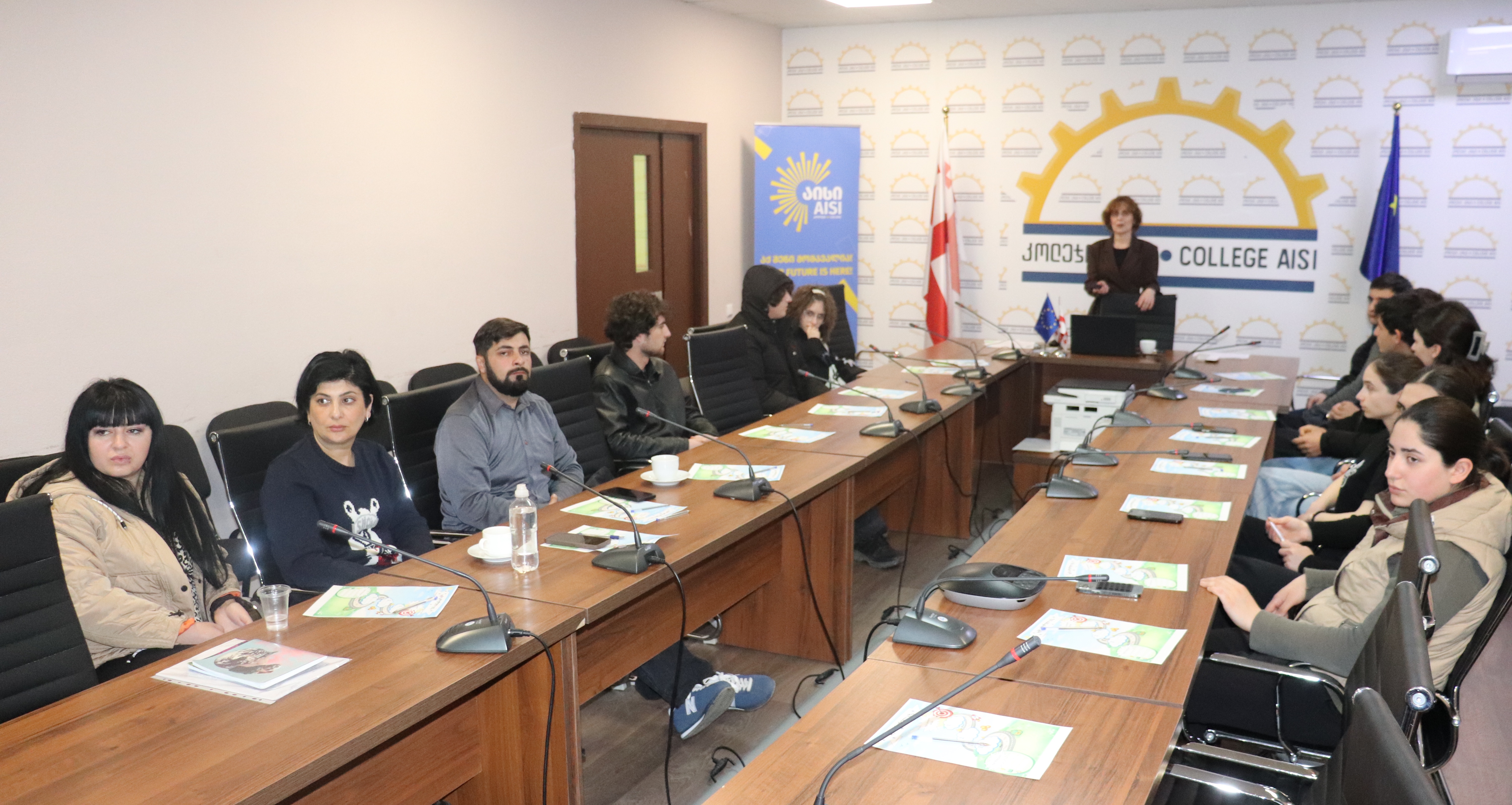 კარიერის დაგეგმვისა და პროფესიული განვითარების შესახებ კოლეჯში „აისი“ ტრენინგები ჩატარდა